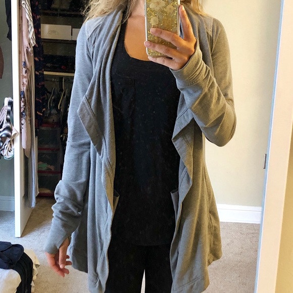 LULULEMON French Terry Wrap (wear 2 ways) - size 6 - Picture 2 of 8